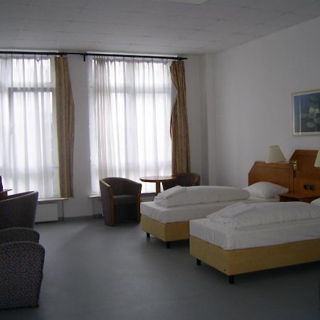 Willy Hotel Frankfurt Франкфурт на Майн Екстериор снимка