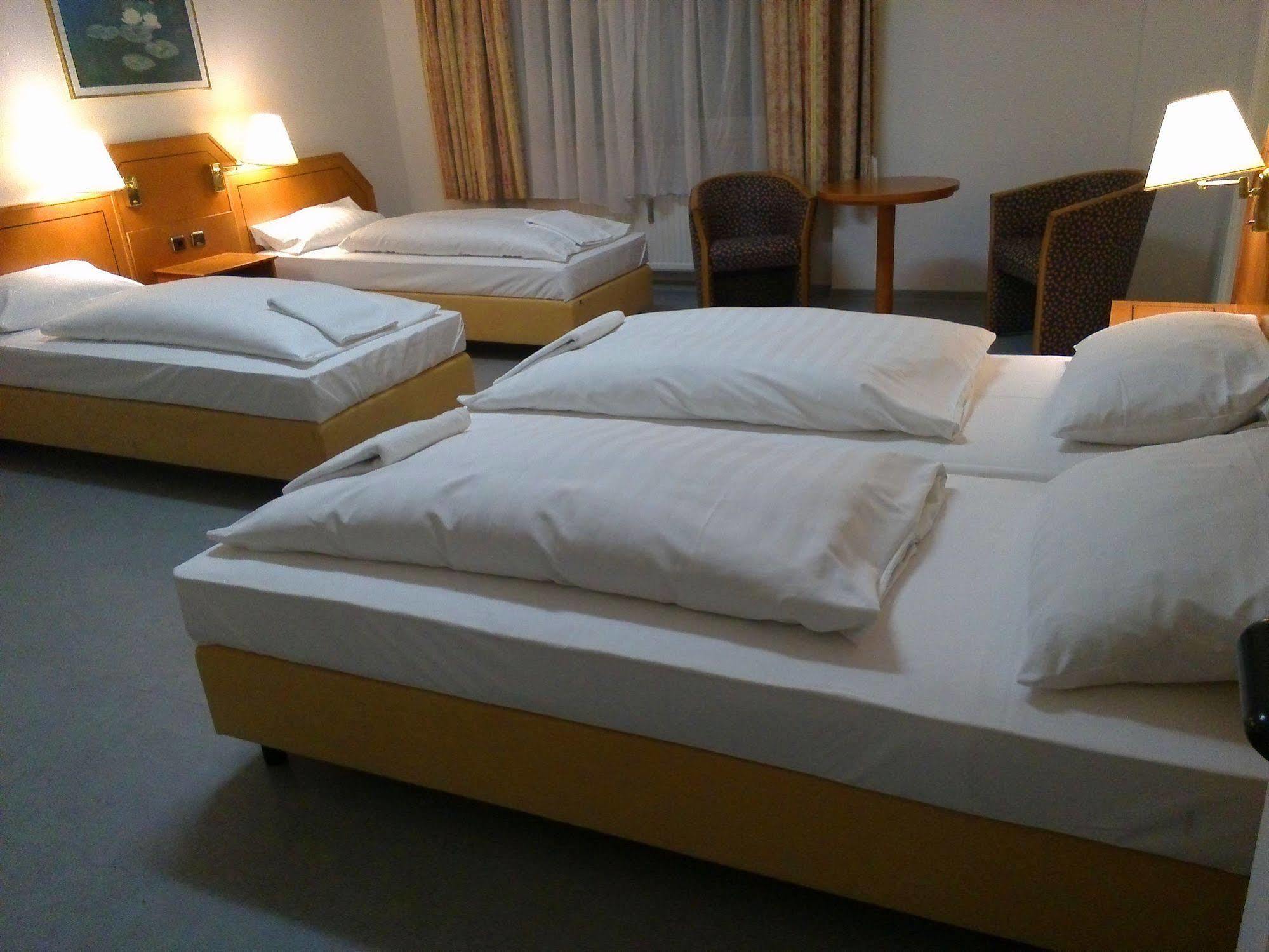 Willy Hotel Frankfurt Франкфурт на Майн Екстериор снимка