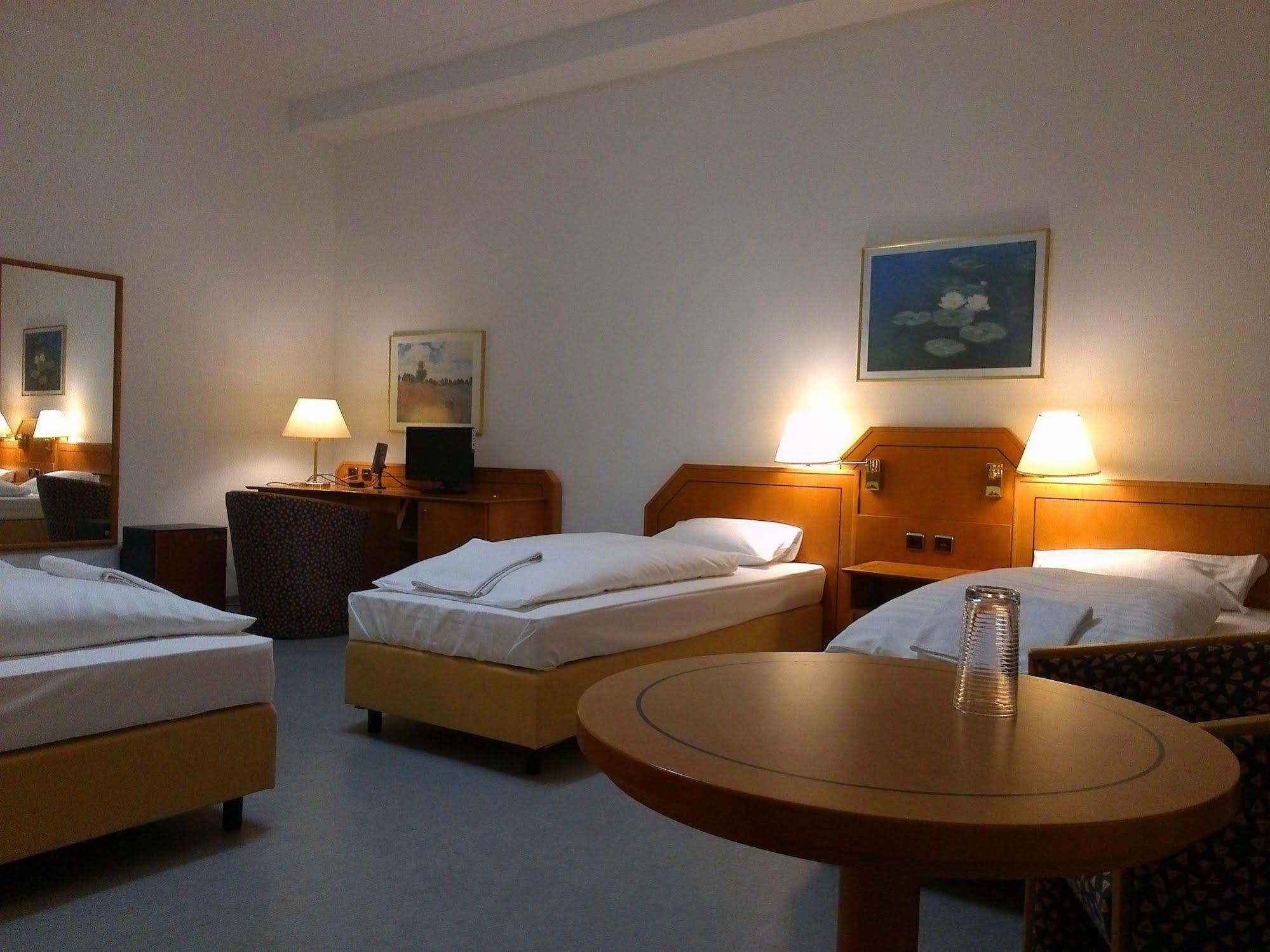 Willy Hotel Frankfurt Франкфурт на Майн Екстериор снимка