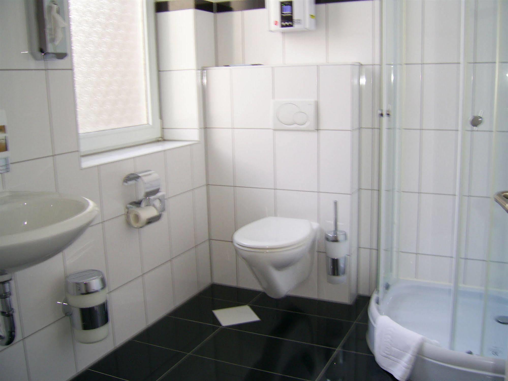 Willy Hotel Frankfurt Франкфурт на Майн Екстериор снимка