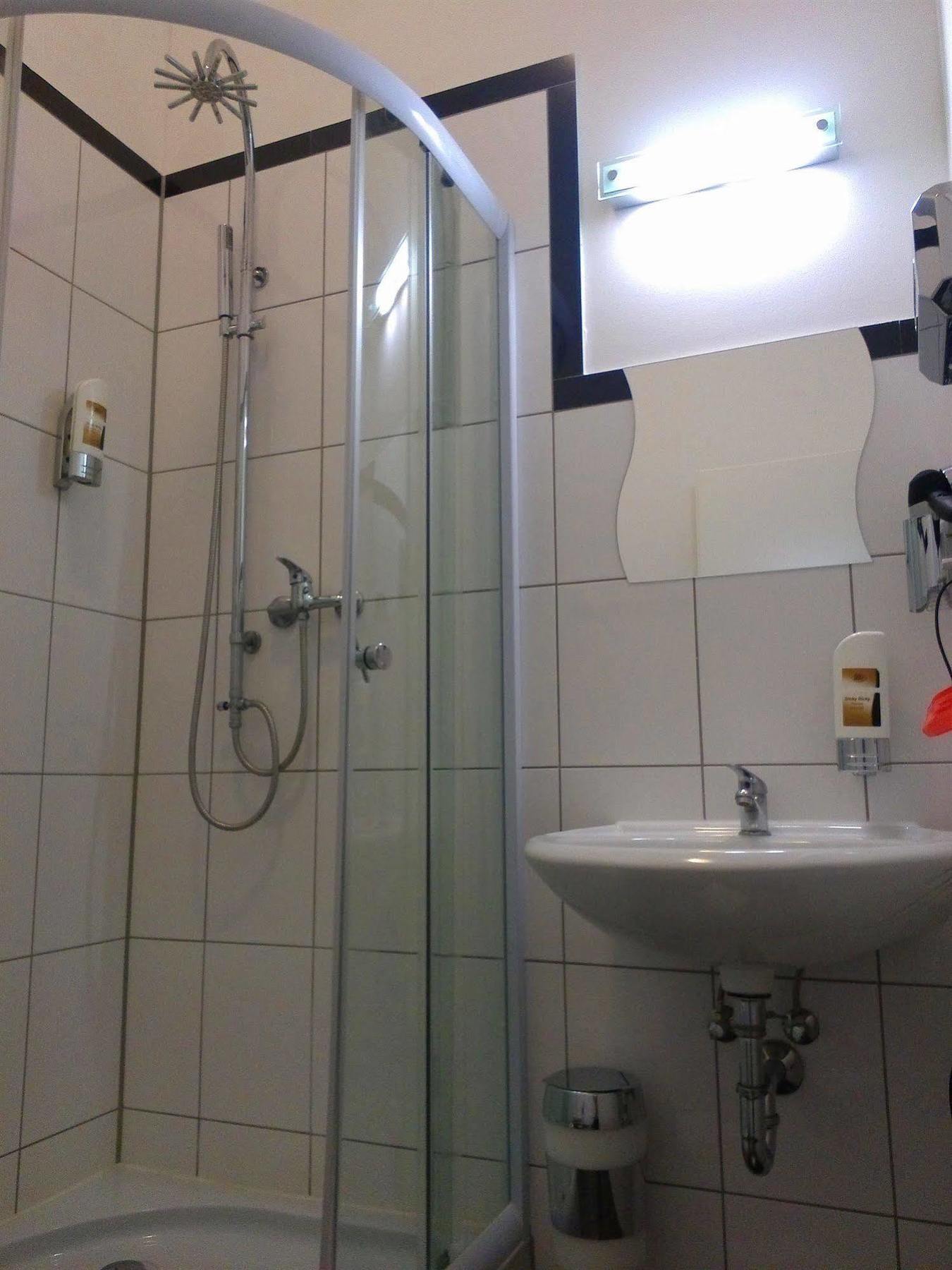 Willy Hotel Frankfurt Франкфурт на Майн Екстериор снимка