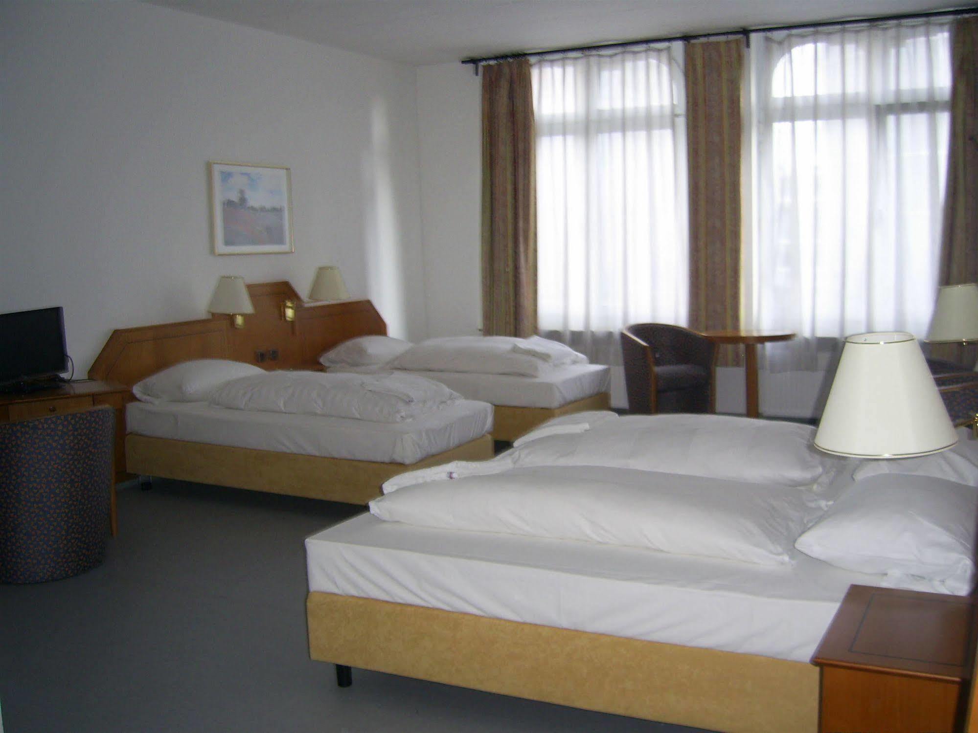 Willy Hotel Frankfurt Франкфурт на Майн Екстериор снимка