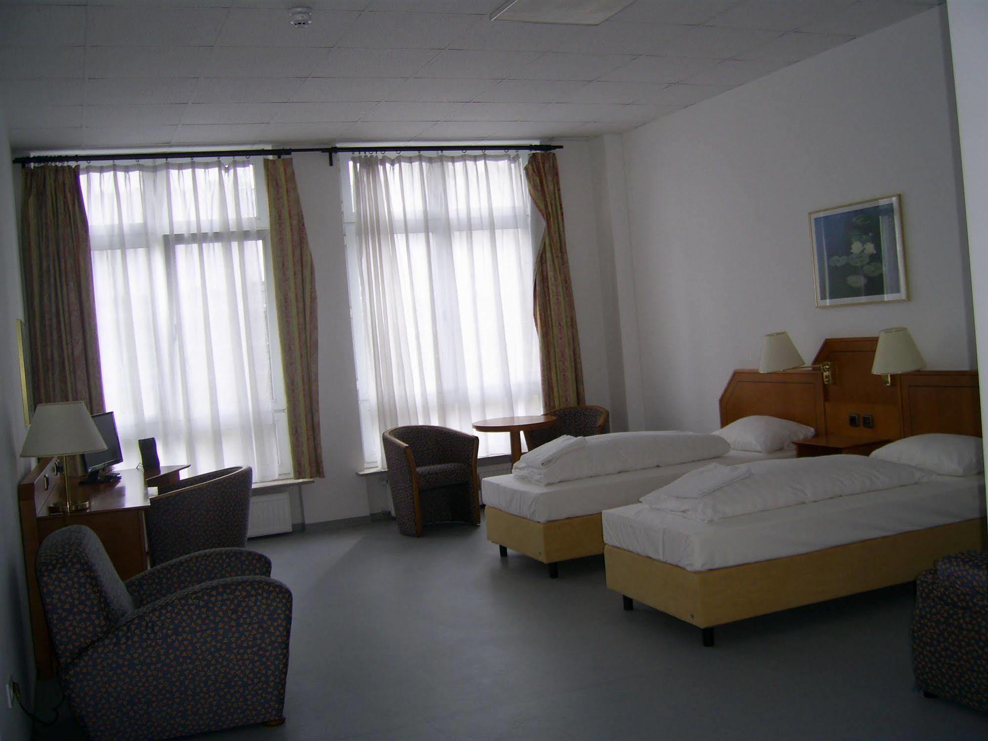 Willy Hotel Frankfurt Франкфурт на Майн Екстериор снимка
