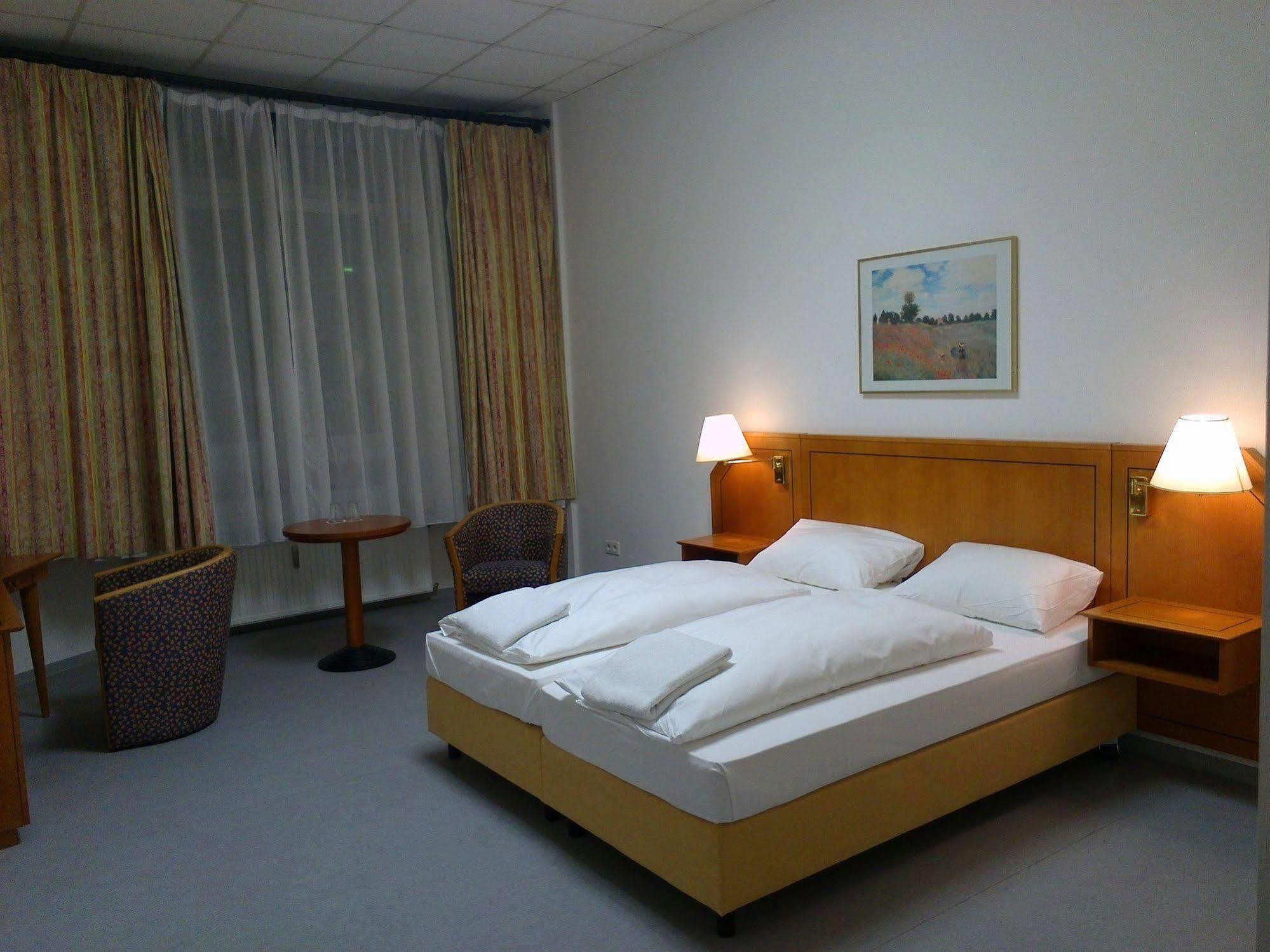 Willy Hotel Frankfurt Франкфурт на Майн Екстериор снимка