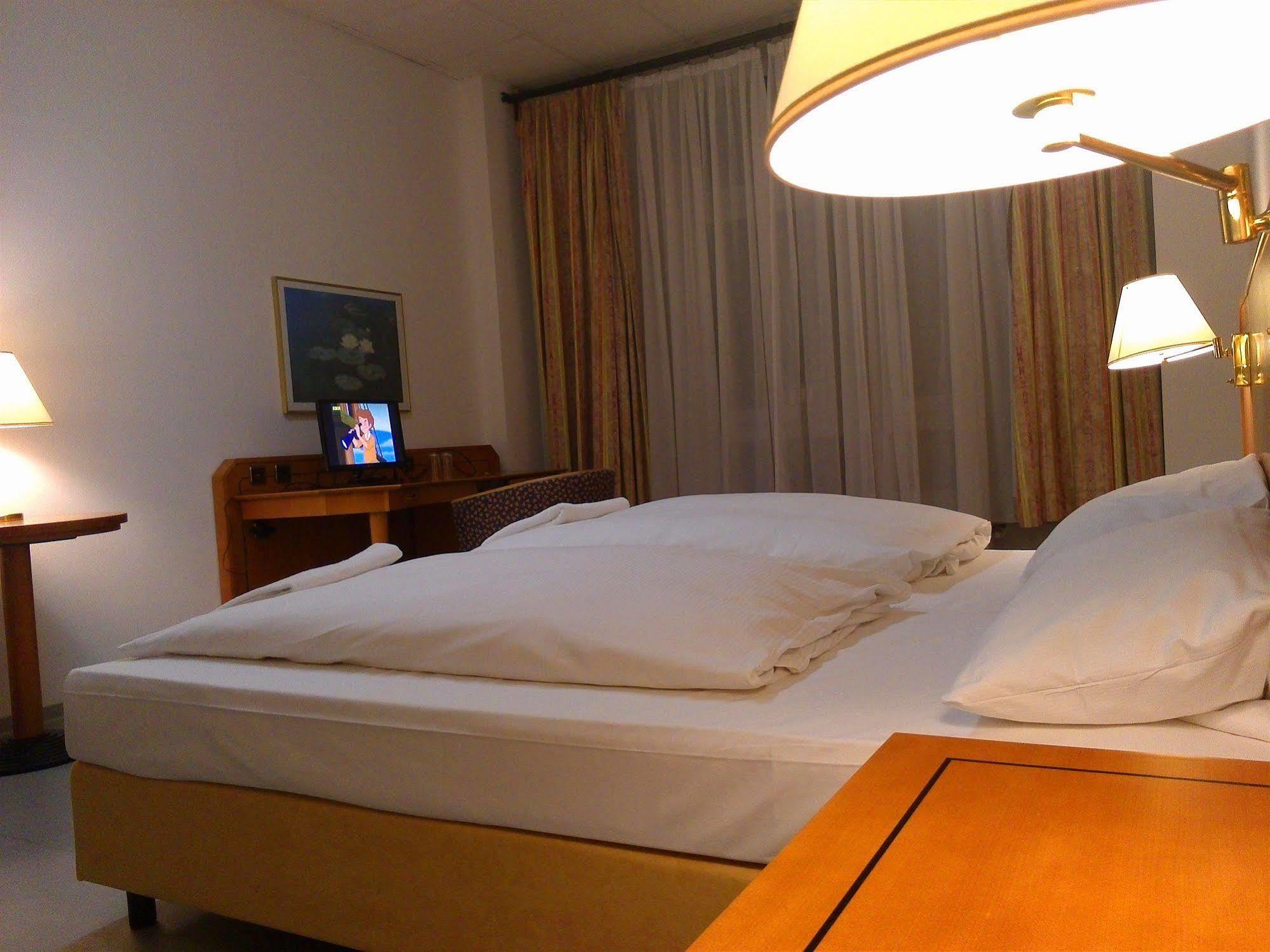 Willy Hotel Frankfurt Франкфурт на Майн Екстериор снимка