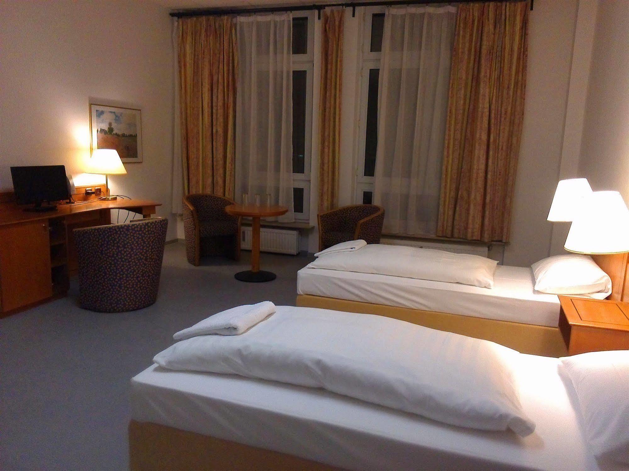 Willy Hotel Frankfurt Франкфурт на Майн Екстериор снимка