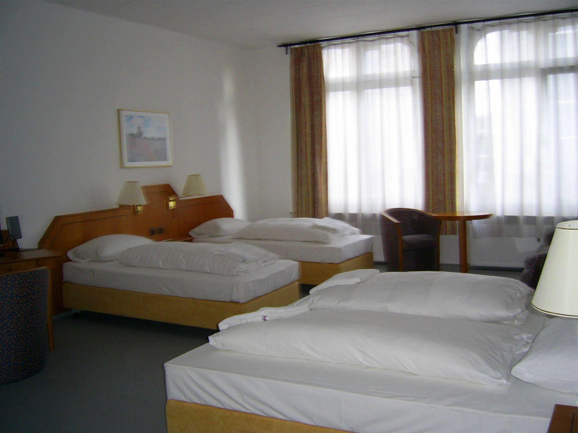 Willy Hotel Frankfurt Франкфурт на Майн Екстериор снимка