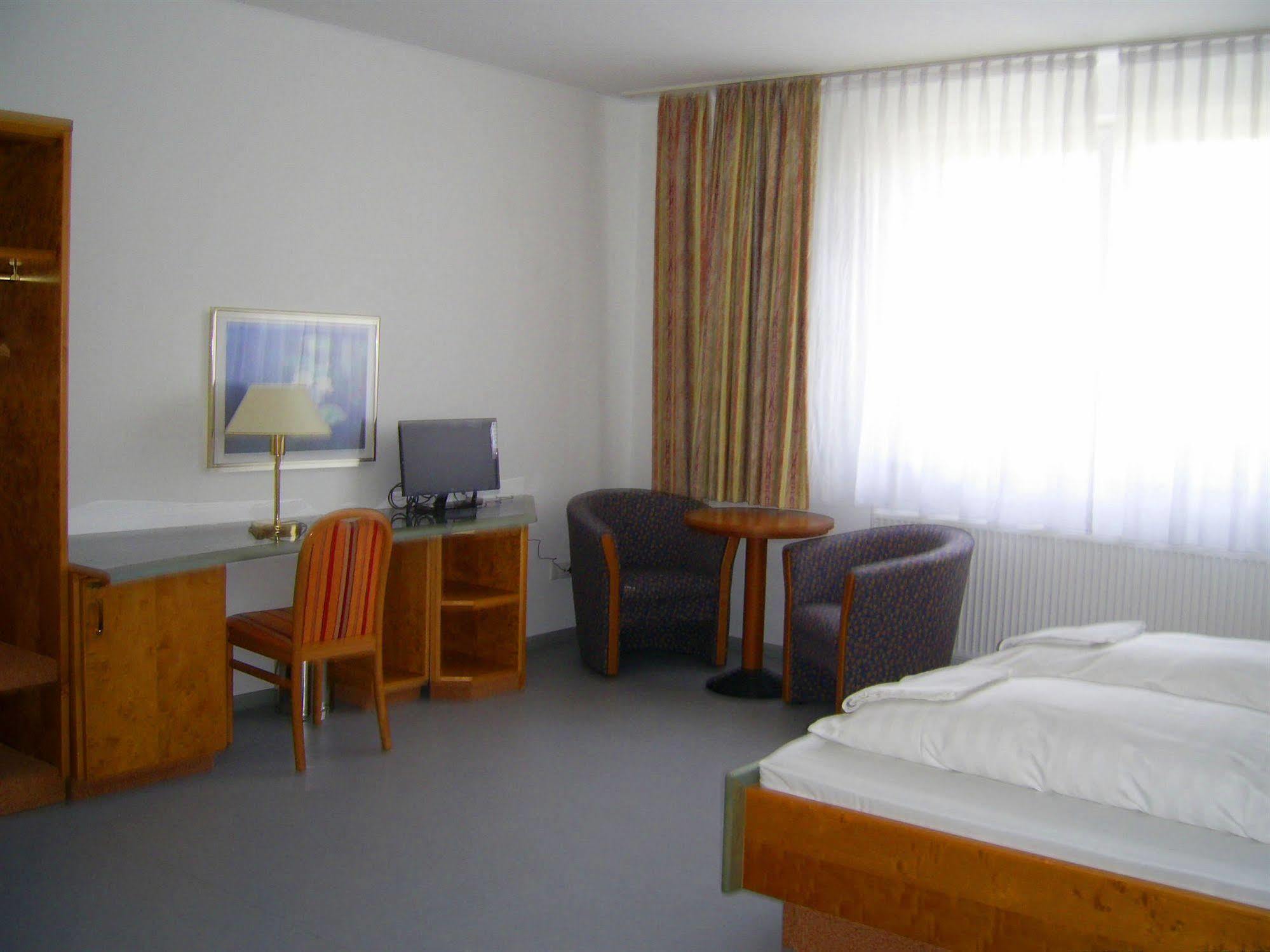Willy Hotel Frankfurt Франкфурт на Майн Екстериор снимка