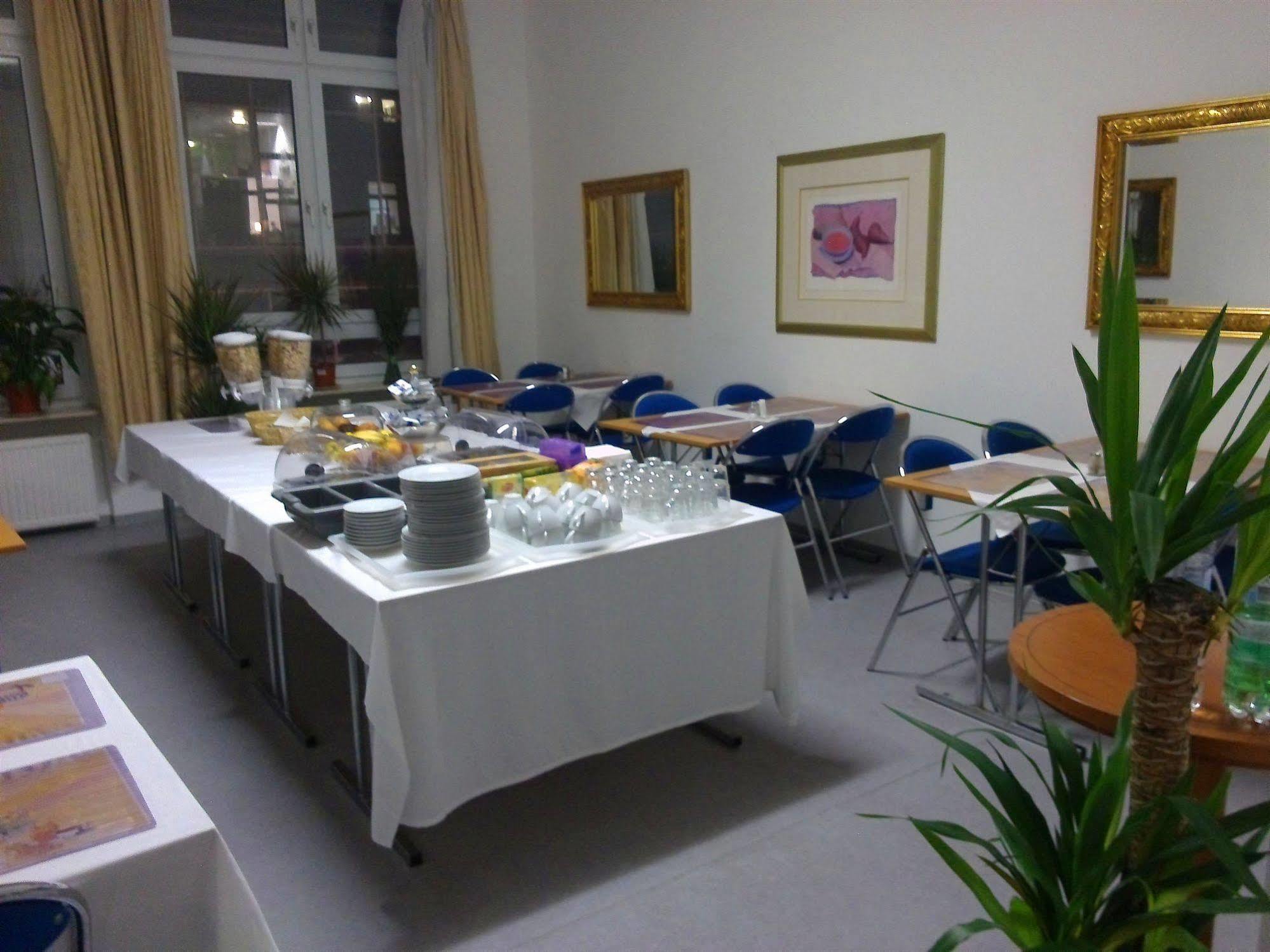 Willy Hotel Frankfurt Франкфурт на Майн Екстериор снимка